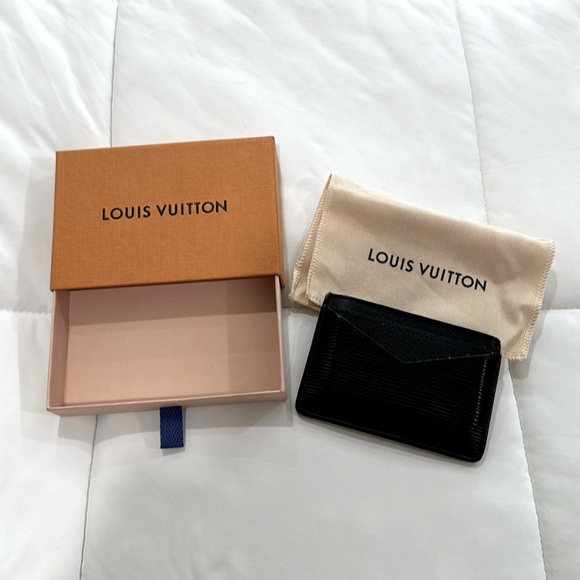 Authentic Louis Vuitton black card holder, with dust bag and box. Well loved. - Picture 1 of 4